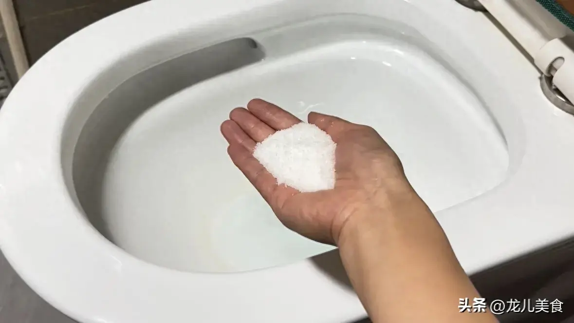 洁厕精怎么使用_洁厕精可以用来洗衣服吗_用洁厕精洗不干净怎么办