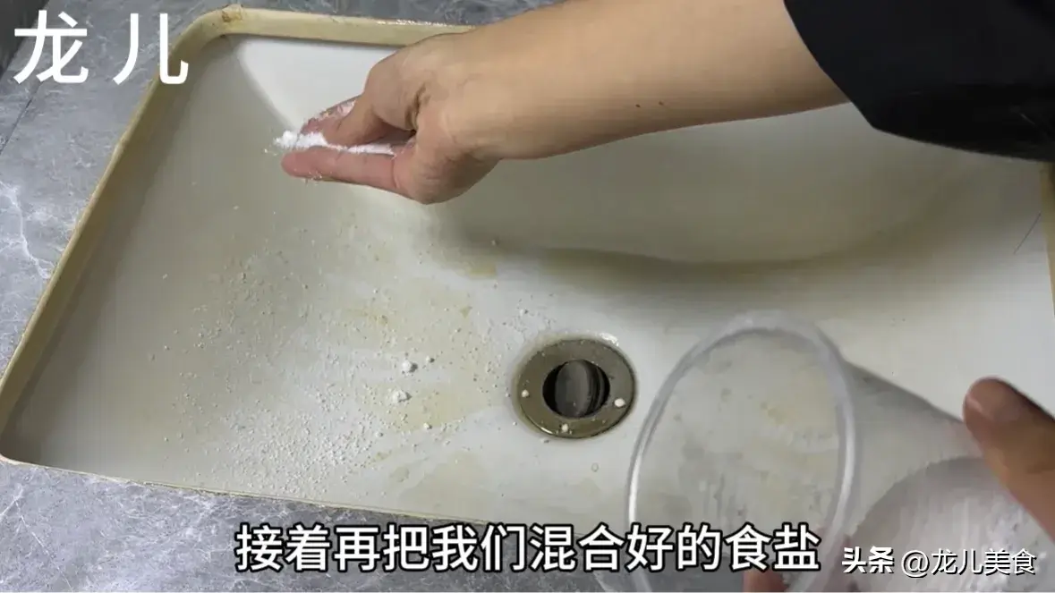 用洁厕精洗不干净怎么办_洁厕精怎么使用_洁厕精可以用来洗衣服吗